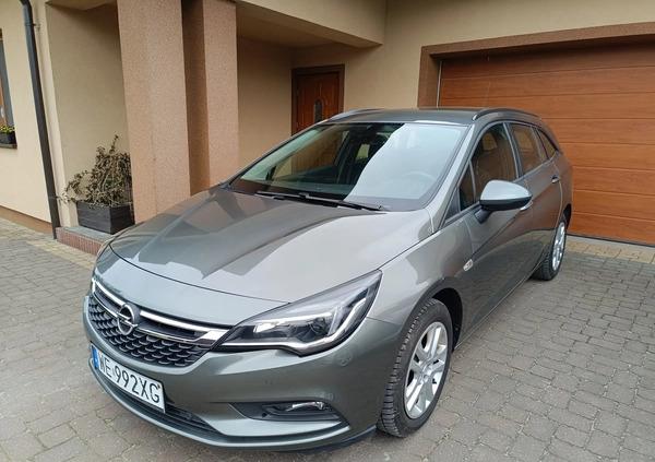 samochody osobowe Opel Astra cena 55000 przebieg: 110000, rok produkcji 2019 z Chełm